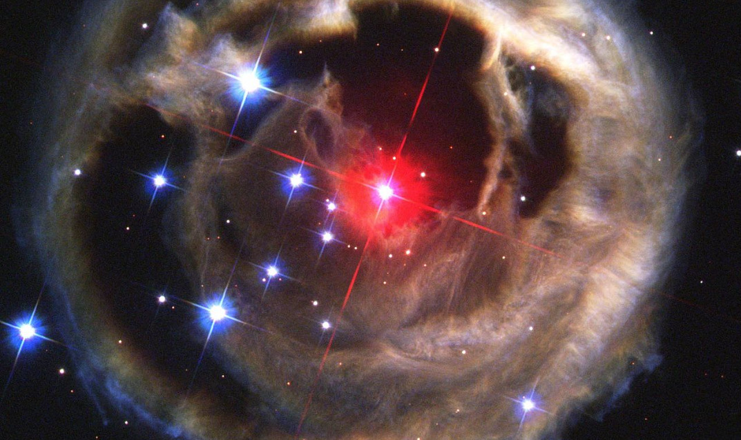 Telescopio Hubble captura una supernova cinco veces más brillante que ...