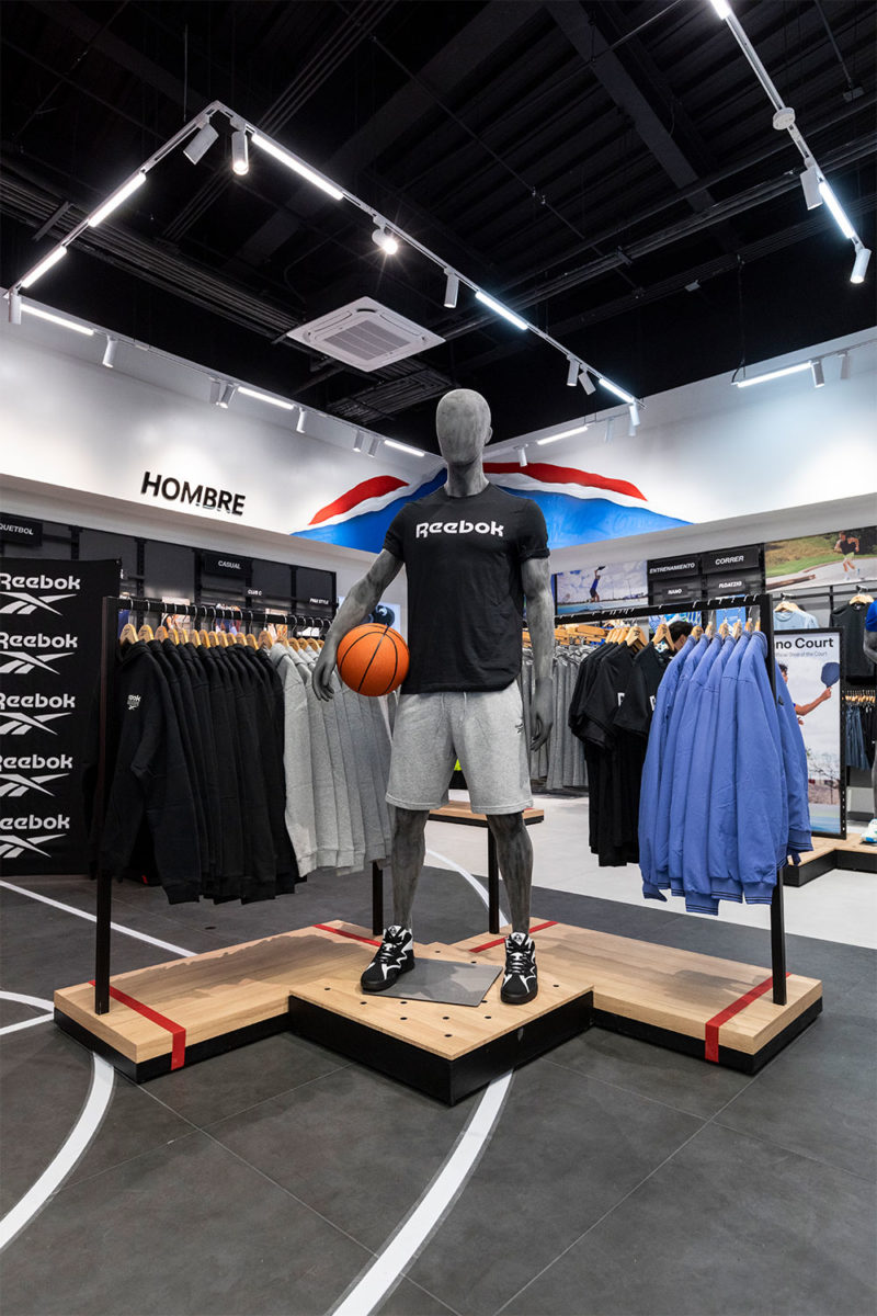Tienda Reebok Reebok acaba de abrir la que es su tienda más grande en México y está ...